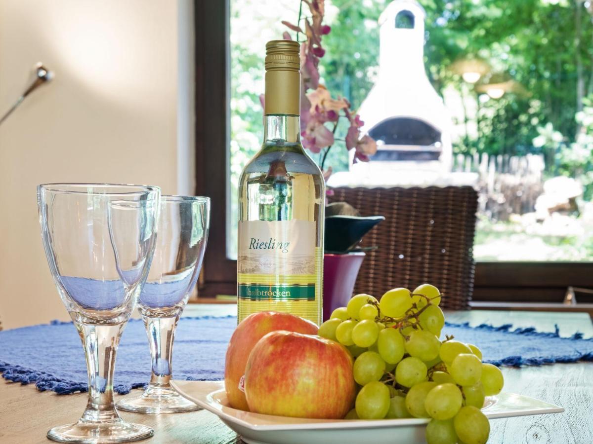 Idyllic Bungalow In Feusdorf With Forest View الغرفة الصورة