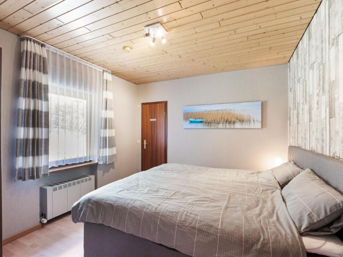 Idyllic Bungalow In Feusdorf With Forest View الغرفة الصورة