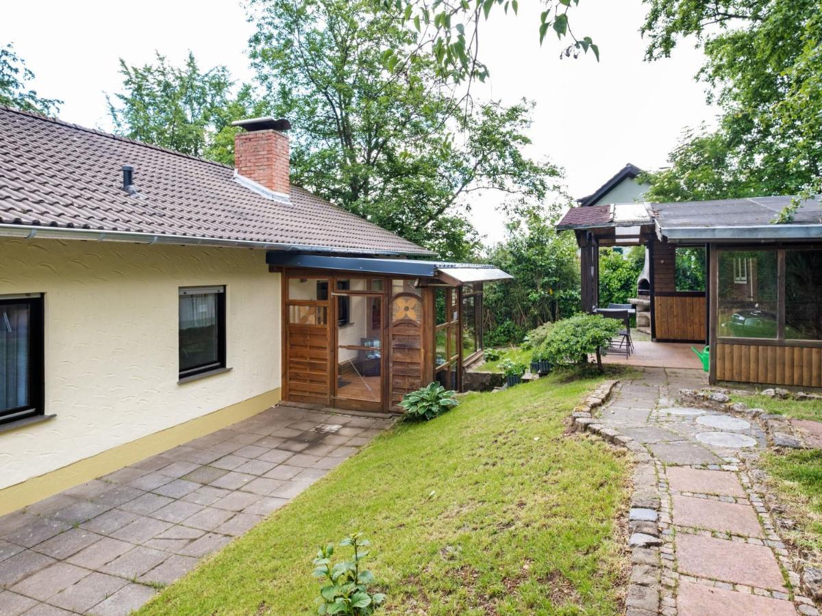 Idyllic Bungalow In Feusdorf With Forest View الغرفة الصورة