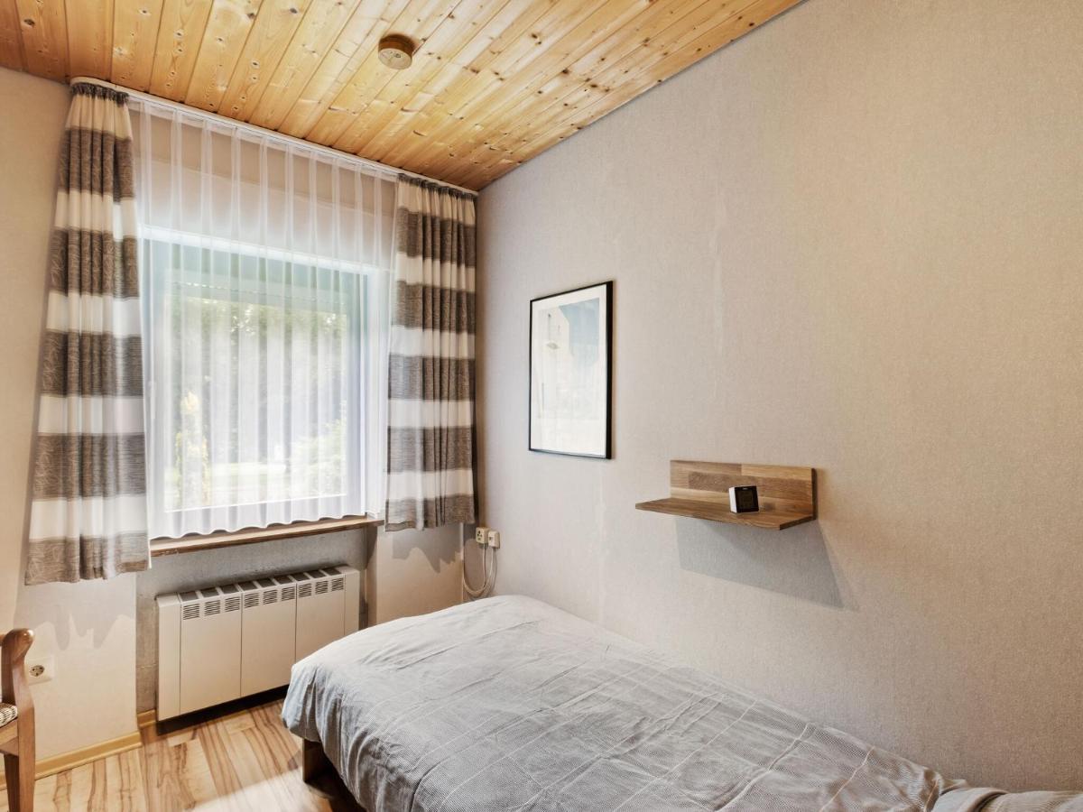 Idyllic Bungalow In Feusdorf With Forest View الغرفة الصورة