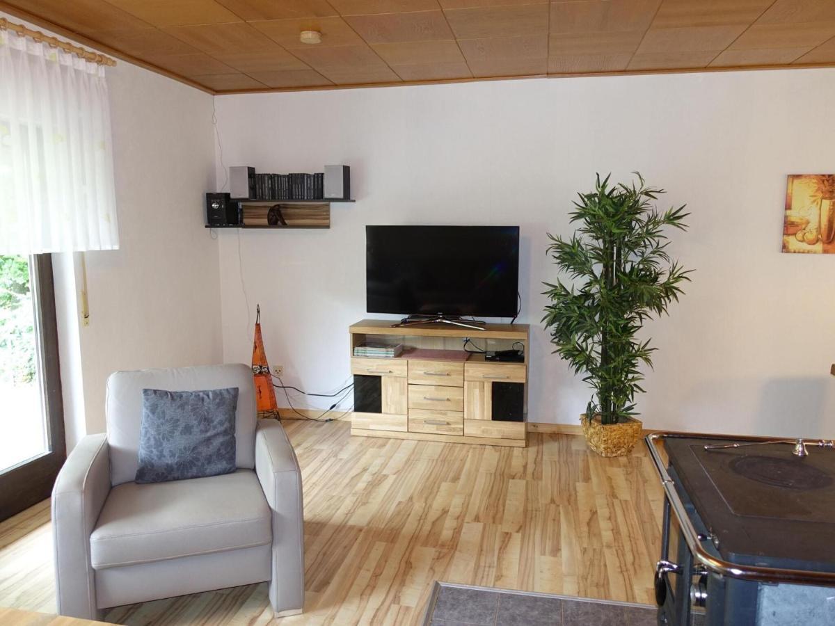 Idyllic Bungalow In Feusdorf With Forest View المظهر الخارجي الصورة